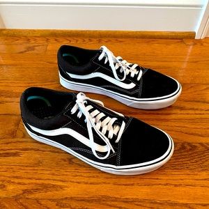 Men’s Vans size 9.5 with Comfort Cush insoles.
